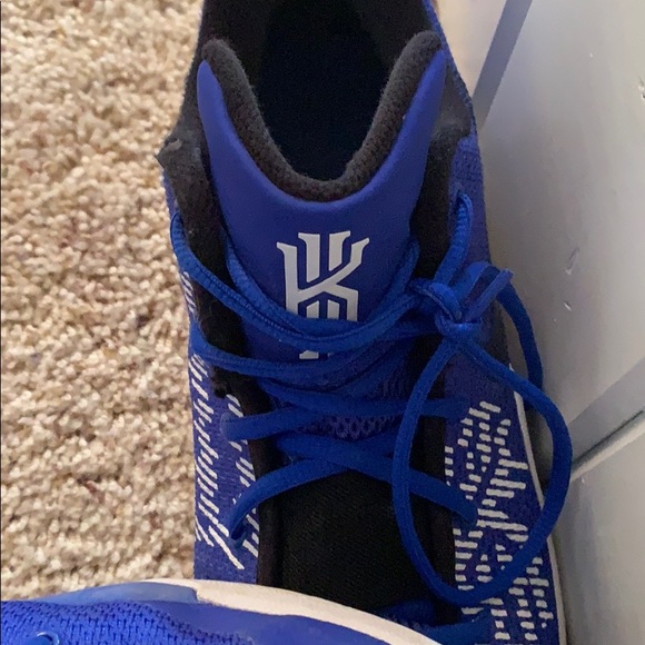 Basketball shoes - Picture 2 of 4